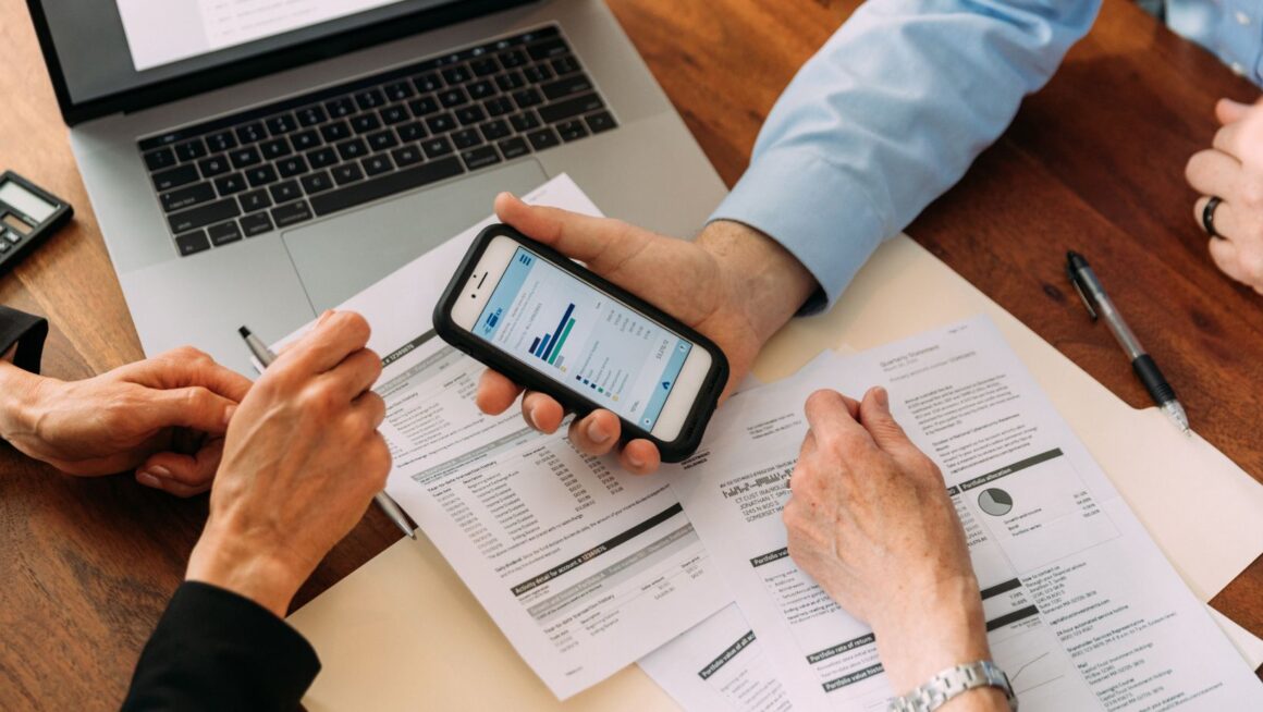 The Benefits and Challenges of Implementing a 24/7 Service Model in Financial Services